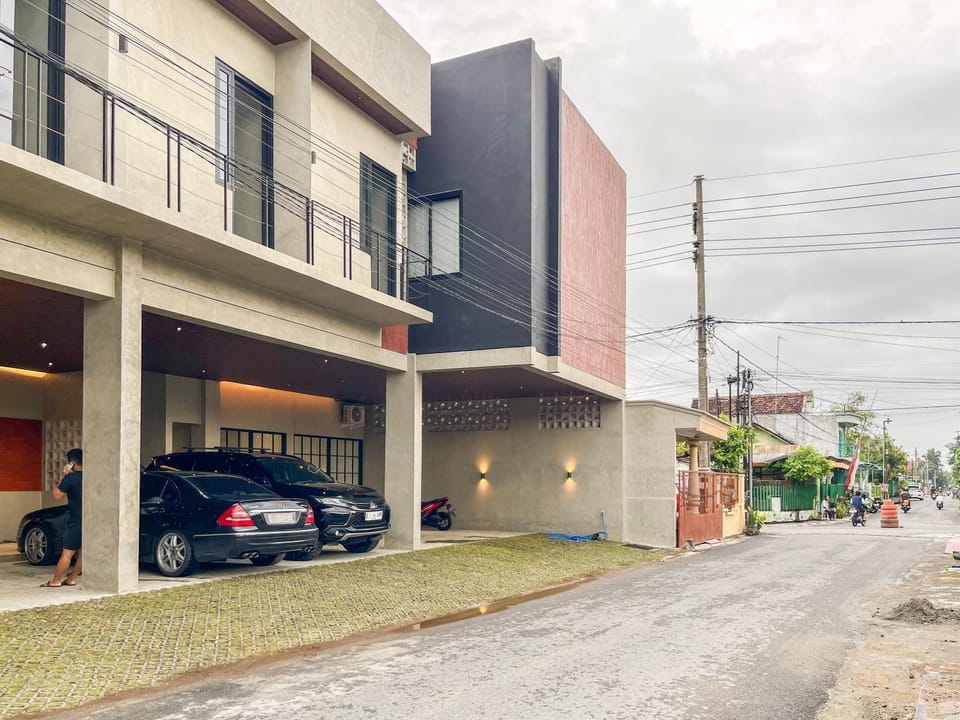 Facade/entrance