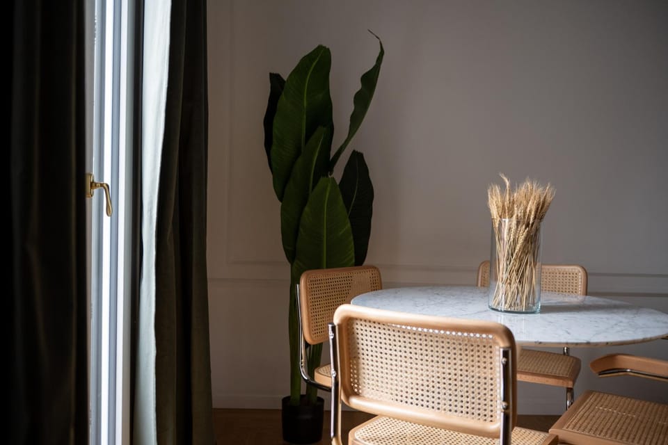 Seating area, Dining area