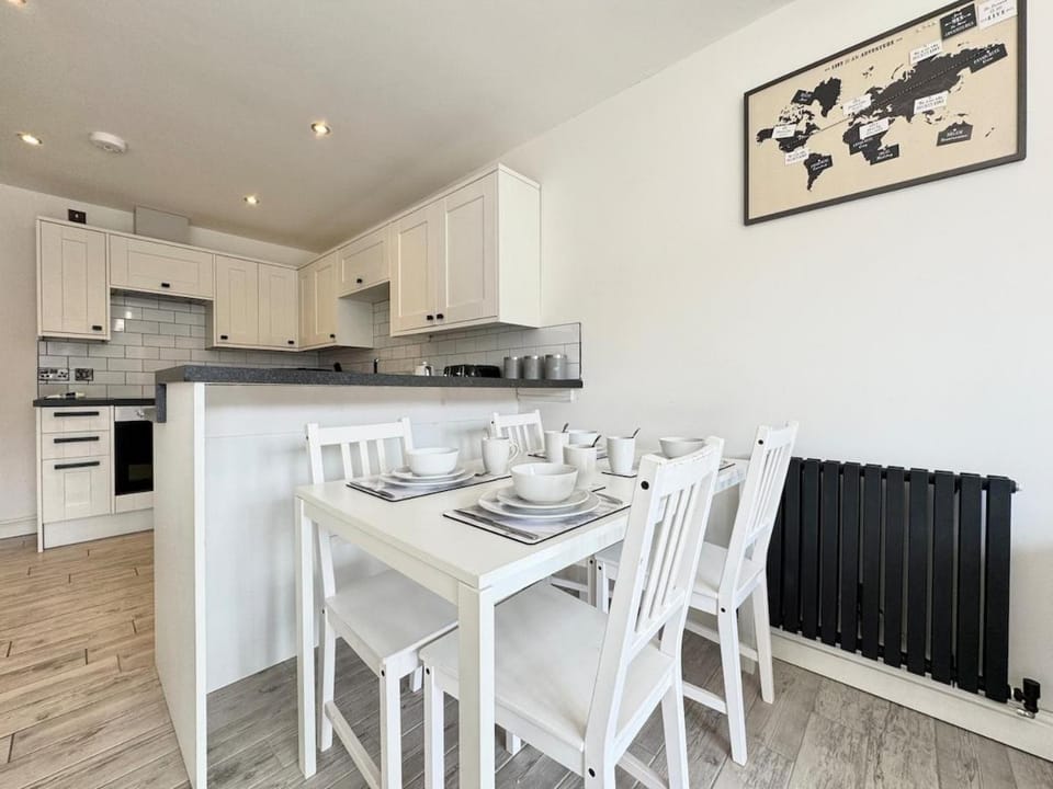 Modern 2 Bedroom Apartment - Near Hospital & Racecourse Apartment in Doncaster