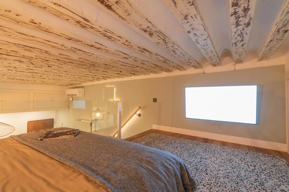 Cultural and Historical Heart - 7min walk Plaza Mayor and PalacioReal - AC Apartment in Centro
