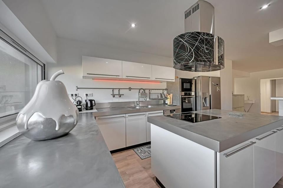 Kitchen or kitchenette, dishwasher, oven, stove