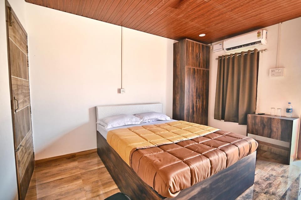 Bed, Bedroom, air conditioner