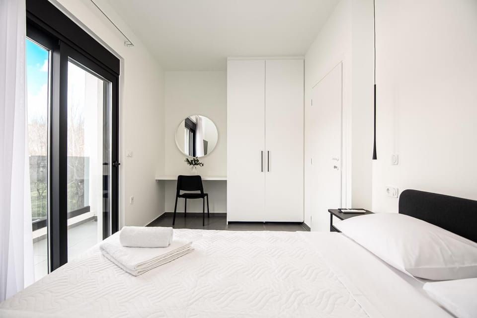 Bed, TV and multimedia, Photo of the whole room, Bedroom, towels, wardrobe