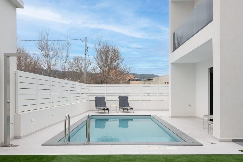 Swimming pool, Swimming pool