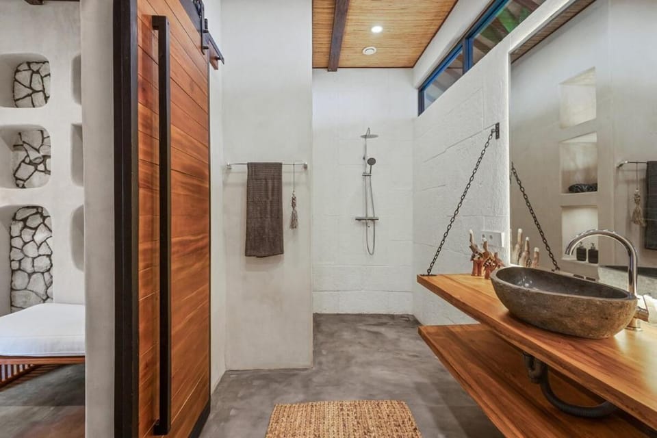Brand New 4BR Villa with Pool, Sauna & Fire pit close to Nusa Dua and Uluwatu Villa in Kuta Selatan