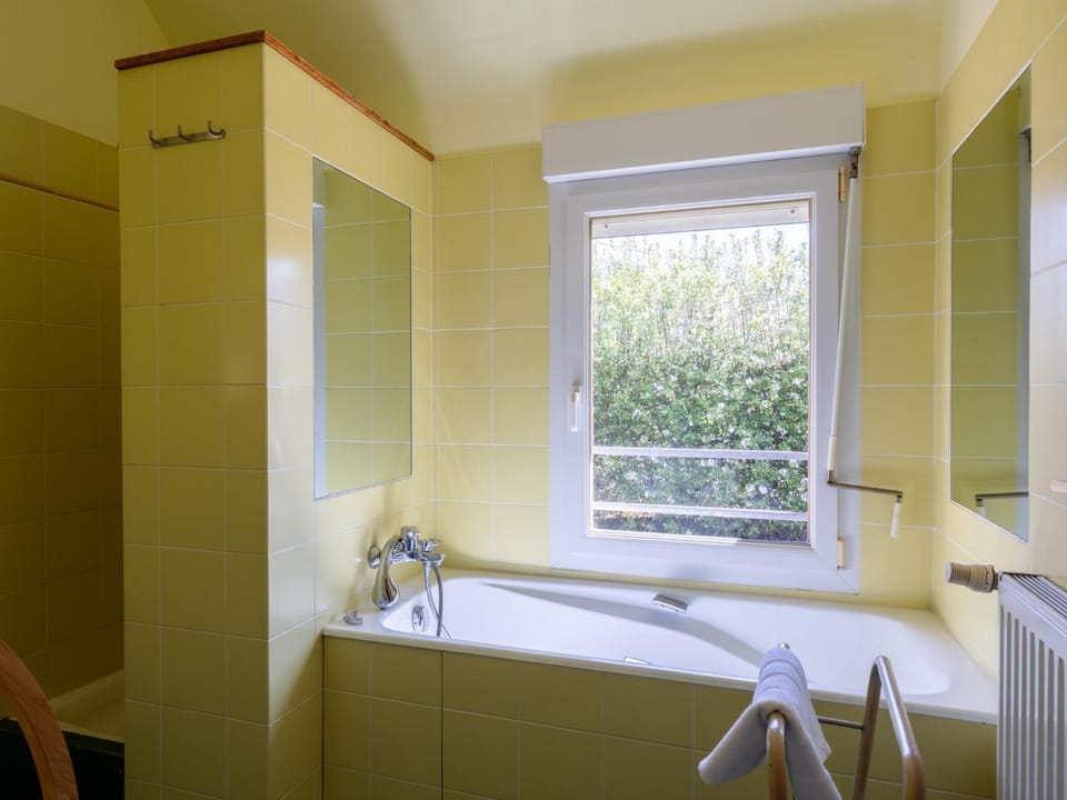 Bathroom, Living room