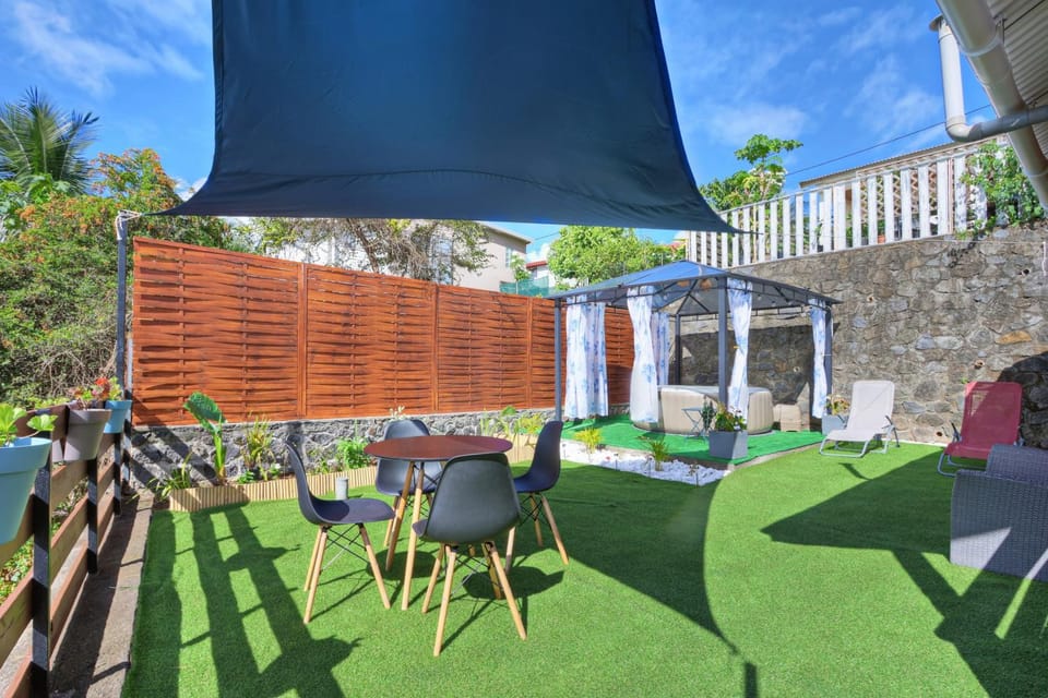 Patio, Day, Garden
