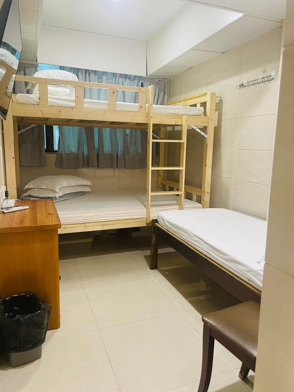 Johnson Hostel Bed and Breakfast in Hong Kong