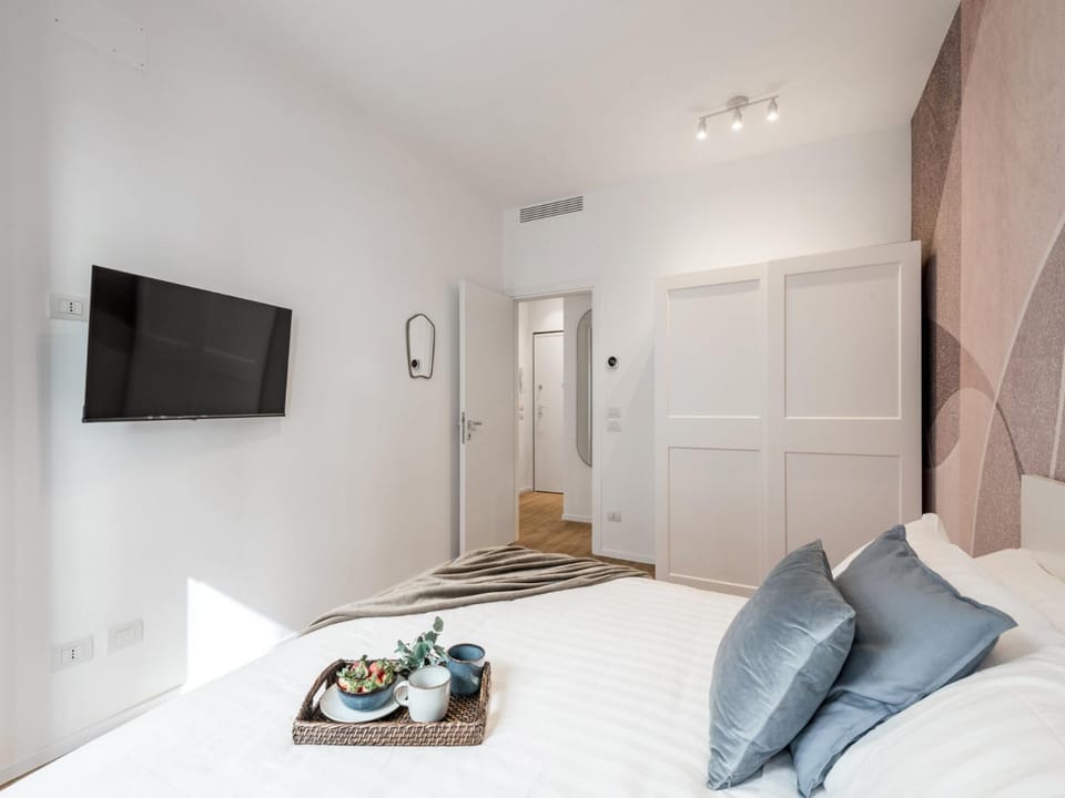 Bed, TV and multimedia, Photo of the whole room, Bedroom, wardrobe