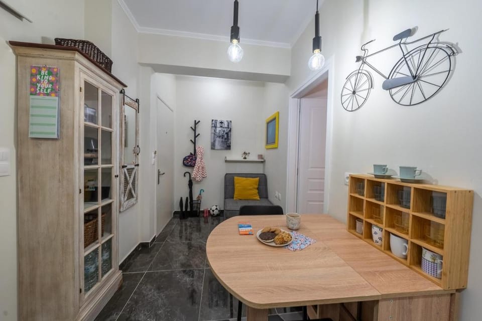 Coffee/tea facilities, Kitchen or kitchenette, Dining area