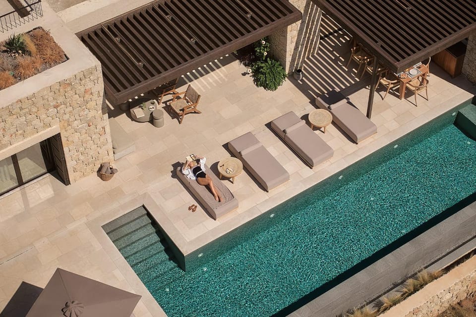 Property building, Day, View (from property/room), Balcony/Terrace, Pool view, Swimming pool, sunbed