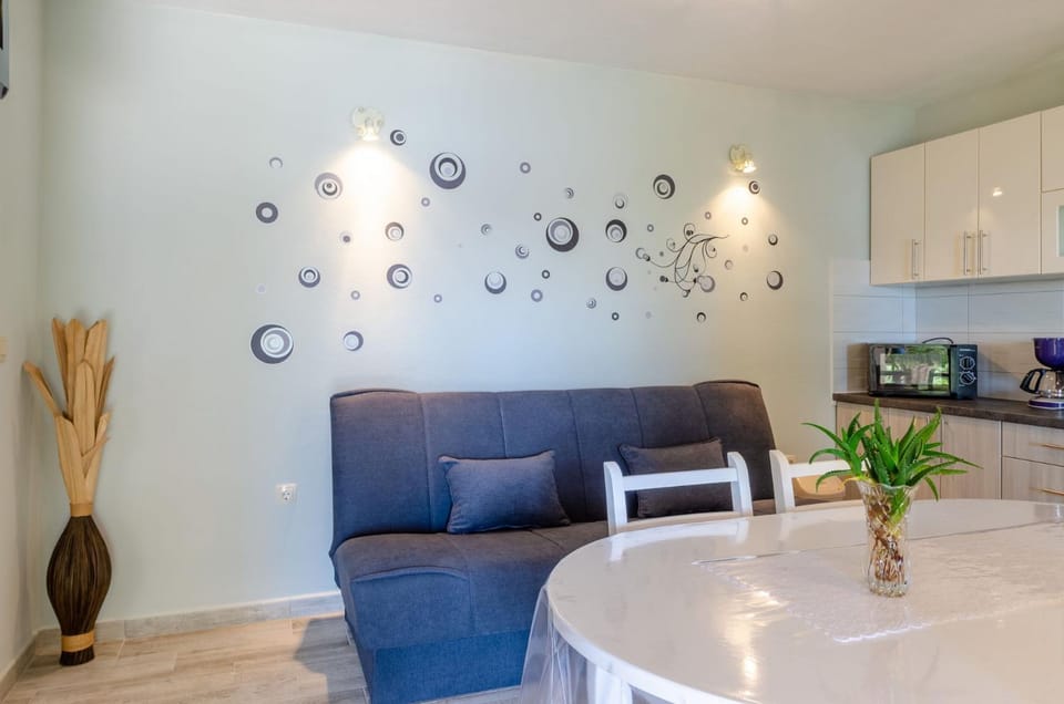 Apartment 3609-5 for 3 Pers in Karbuni Apartment in Dubrovnik-Neretva County