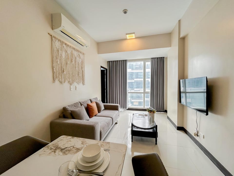 Modern 1BR w Exclusive Pool Access Apartment hotel in Lapu-Lapu City