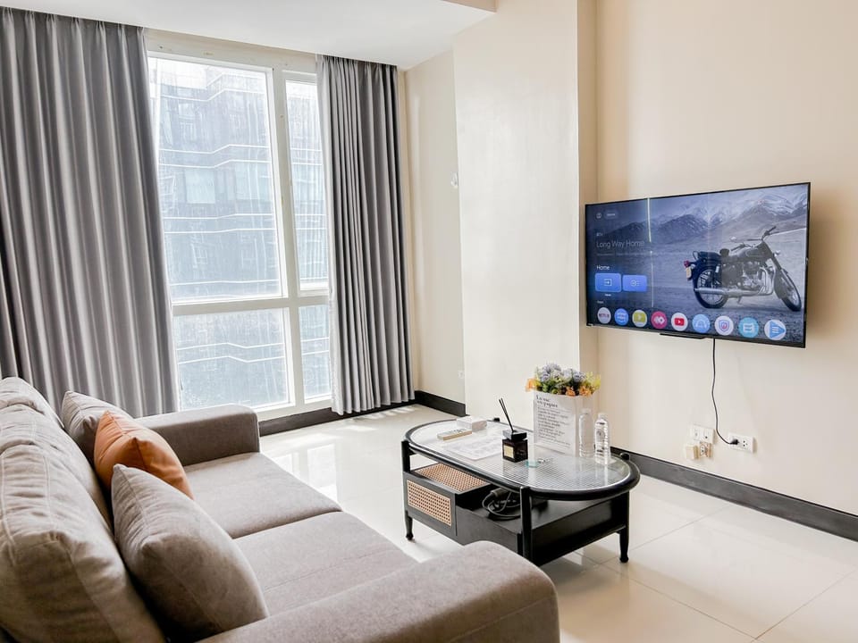 Modern 1BR w Exclusive Pool Access Apartment hotel in Lapu-Lapu City