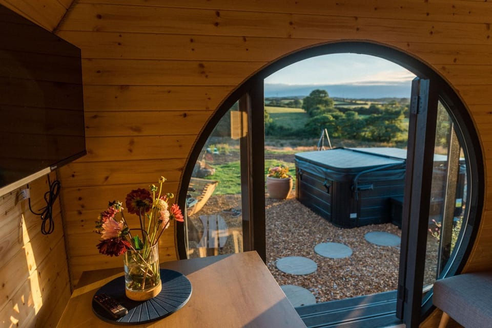 Stargaze at OLJU Lodges Campground/ 
RV Resort in England