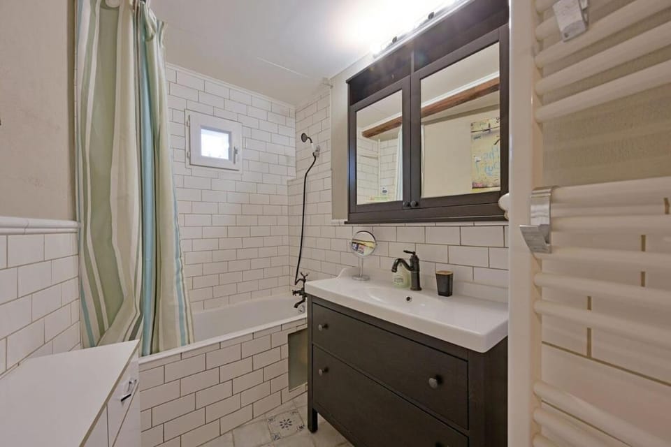 Bathroom, Bath