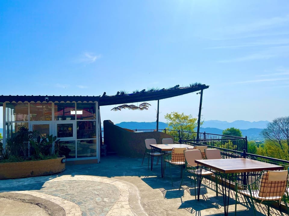 Patio, Restaurant/places to eat, Restaurant/places to eat, Day, Natural landscape, View (from property/room), Balcony/Terrace, Balcony/Terrace, Dining area, Mountain view, Internal: Not applicable to any particular room