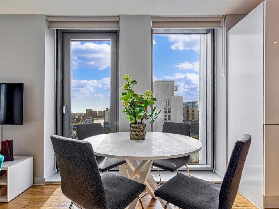 Property building, TV and multimedia, View (from property/room), Balcony/Terrace, Living room, Other, Seating area, Dining area