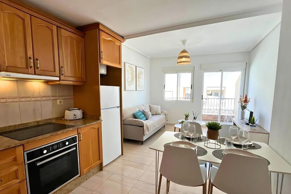 Kitchen or kitchenette, Living room, Seating area, Dining area, stove