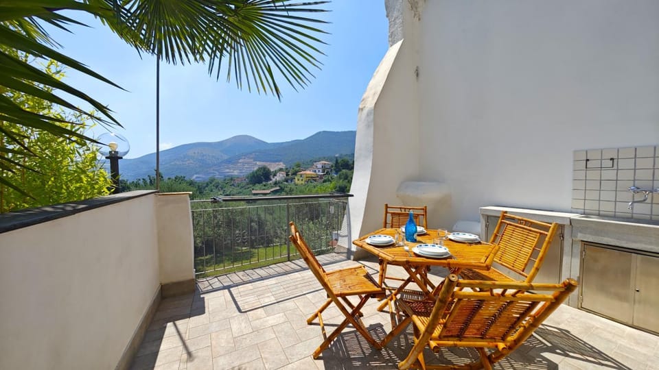 View (from property/room), Balcony/Terrace, Dining area, Mountain view