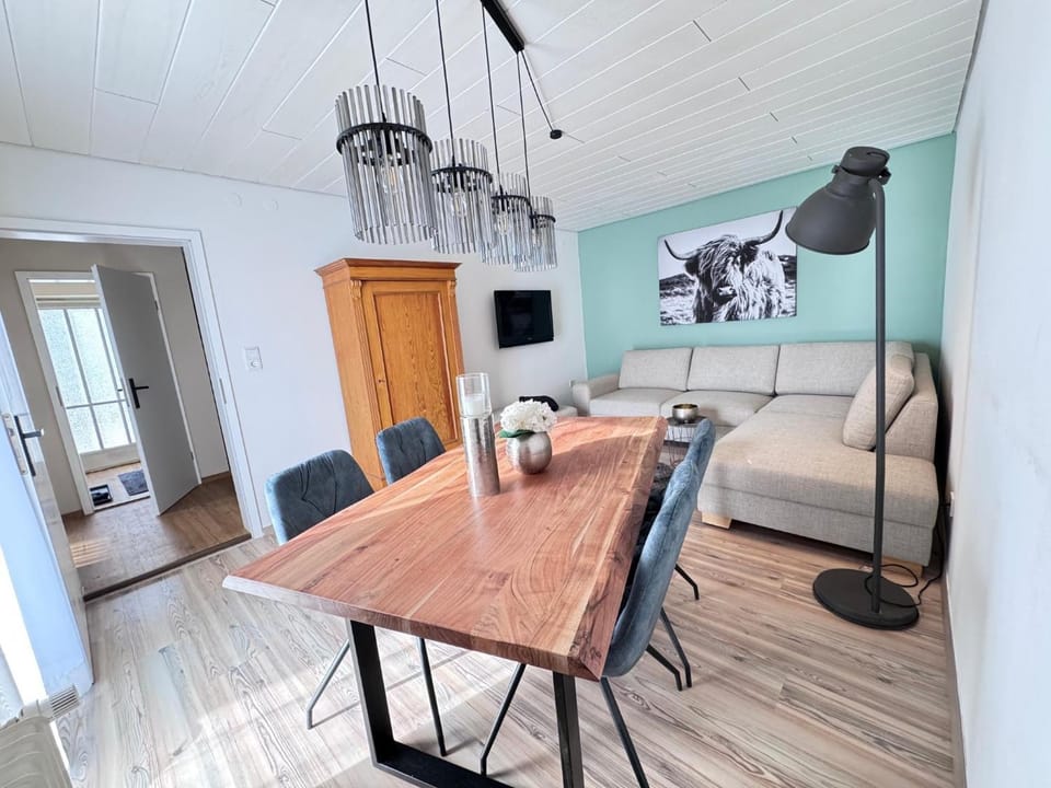 Living room, Photo of the whole room, Seating area, Dining area
