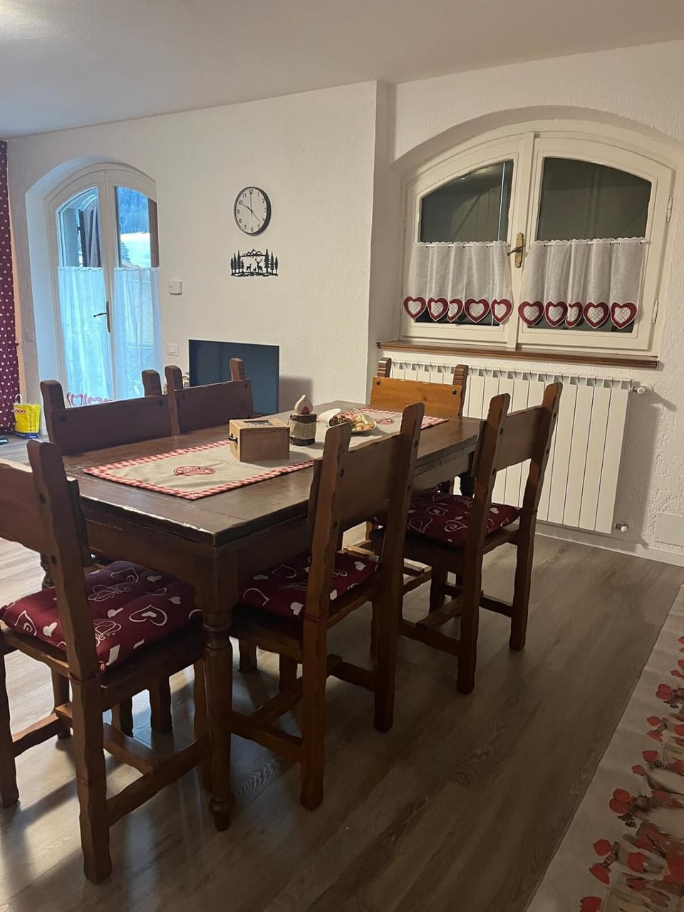 Seating area, Dining area