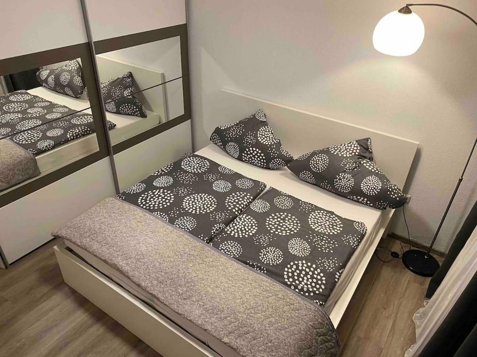 Offenbach 2 Zim EBK Balkony Apartment in Offenbach