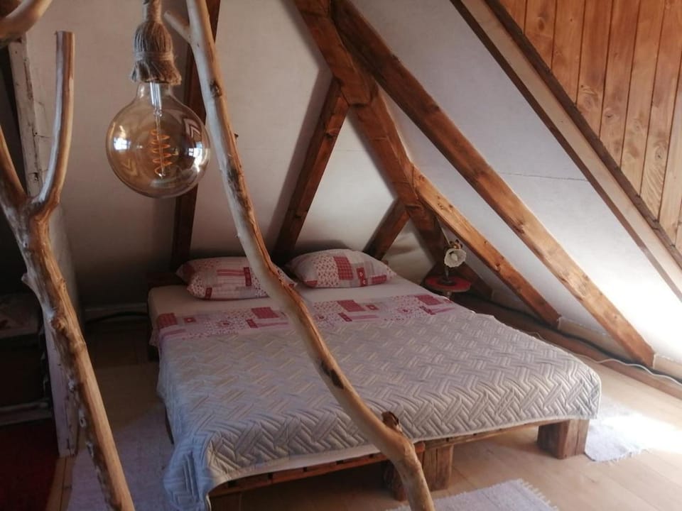 Etno kompleks Orahovac - Vajat Slavuj Chalet in Serbia