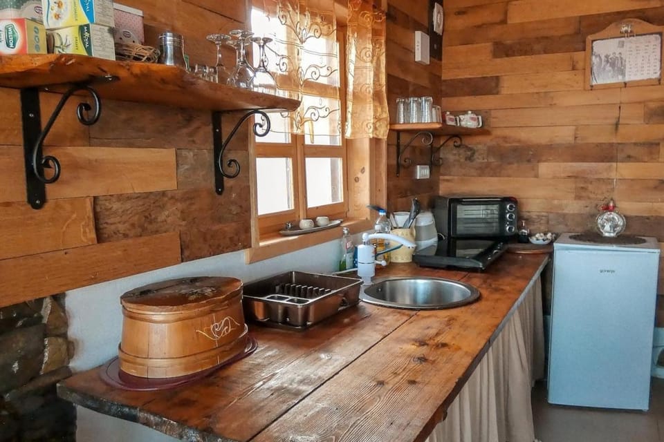 Etno kompleks Orahovac - Vajat Slavuj Chalet in Serbia