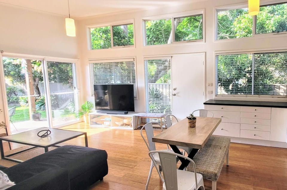Communal lounge/ TV room, TV and multimedia, Living room, Seating area, Dining area, Evening entertainment