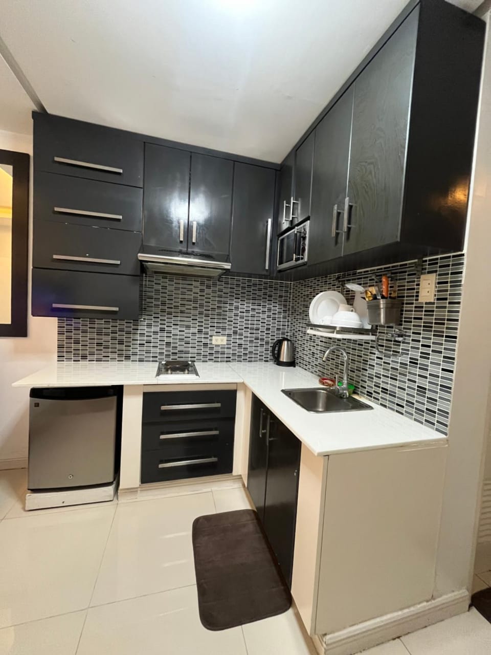 Kiean Leases Apartment hotel in Manila City