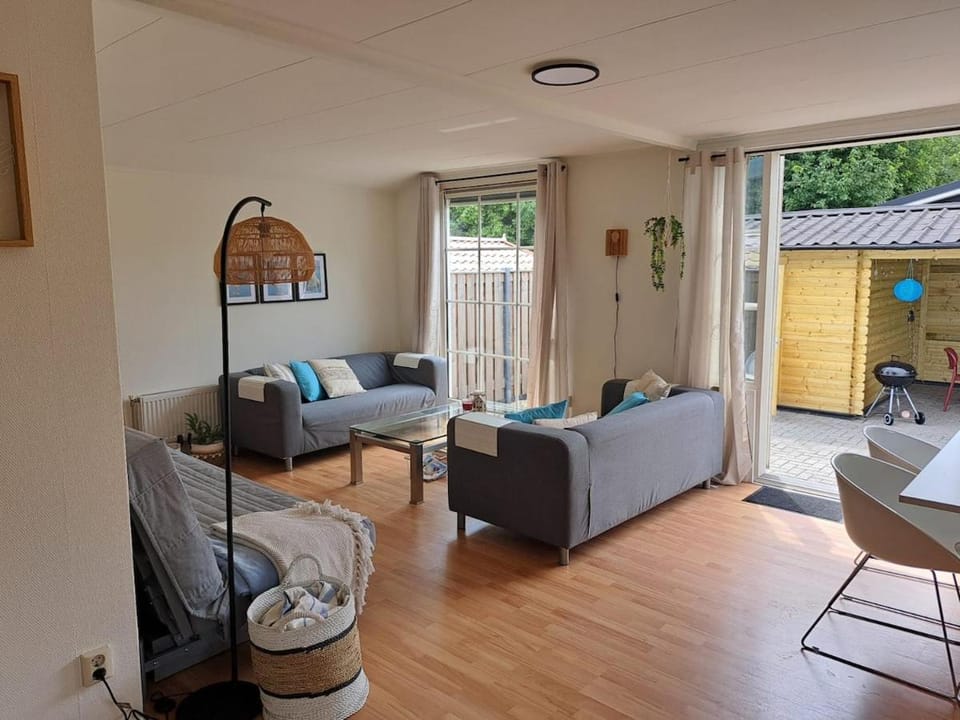 Living room, Photo of the whole room