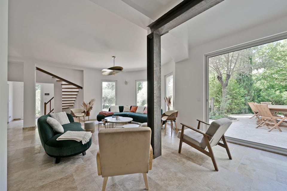 View (from property/room), Living room, Seating area