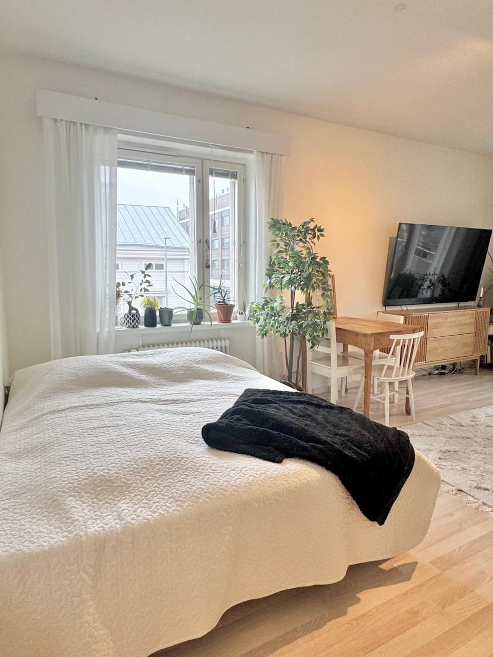 Luxury 2BR Home-Free parking and Walk to center and train Apartment in Finland