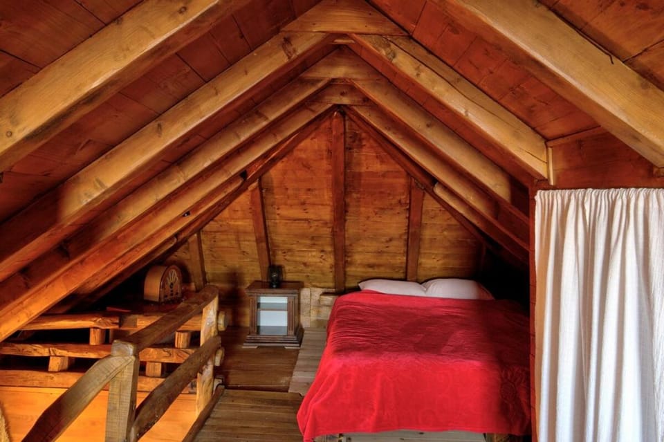 Etno kompleks Orahovac - Vajat Lastavica Chalet in Serbia