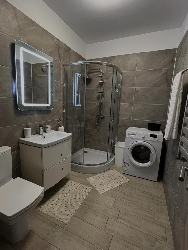 Shower, Bathroom, towels