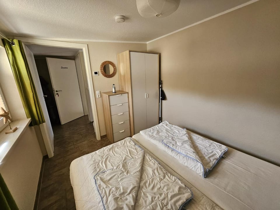 Bedroom, wardrobe