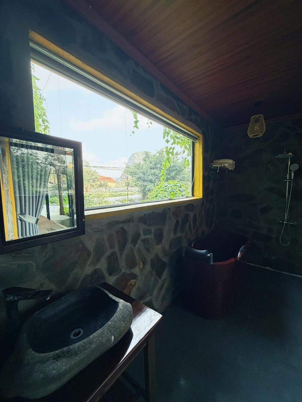 Trang An Mountain Ecologe Capsule hotel in Laos