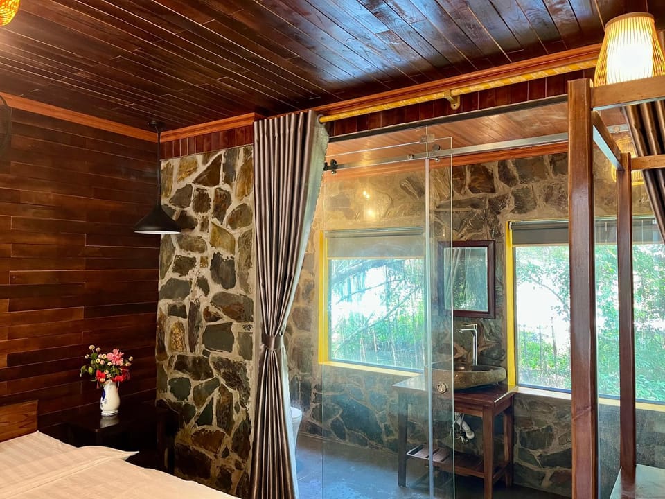 Trang An Mountain Ecologe Capsule hotel in Laos