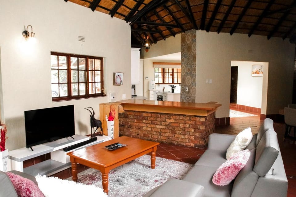 Communal lounge/ TV room, Seating area, Evening entertainment