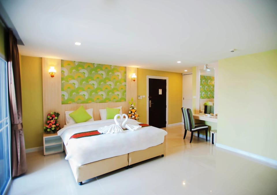 Photo of the whole room, Decorative detail, Bedroom