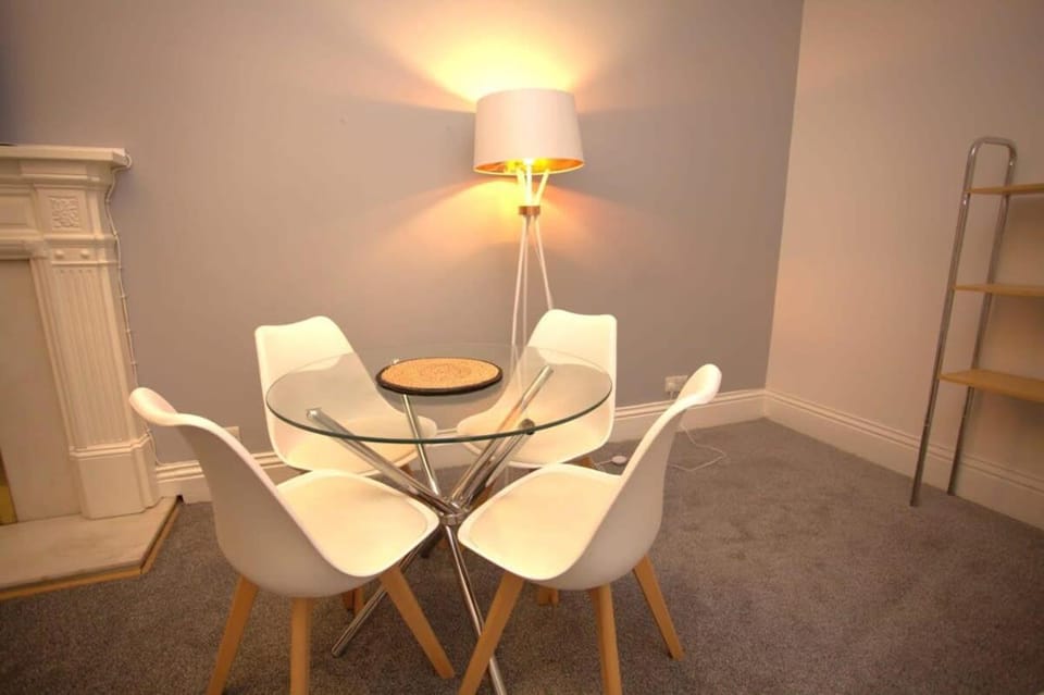 Renovated West End Flat in Glasgow Apartment in Glasgow