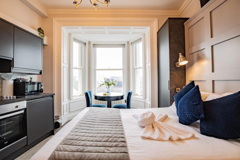 Dining area, Bedroom
