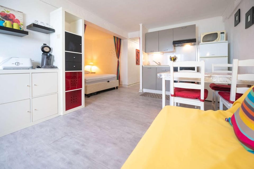 T2- pied dans l'eau- clim Apartment in Le Lavandou