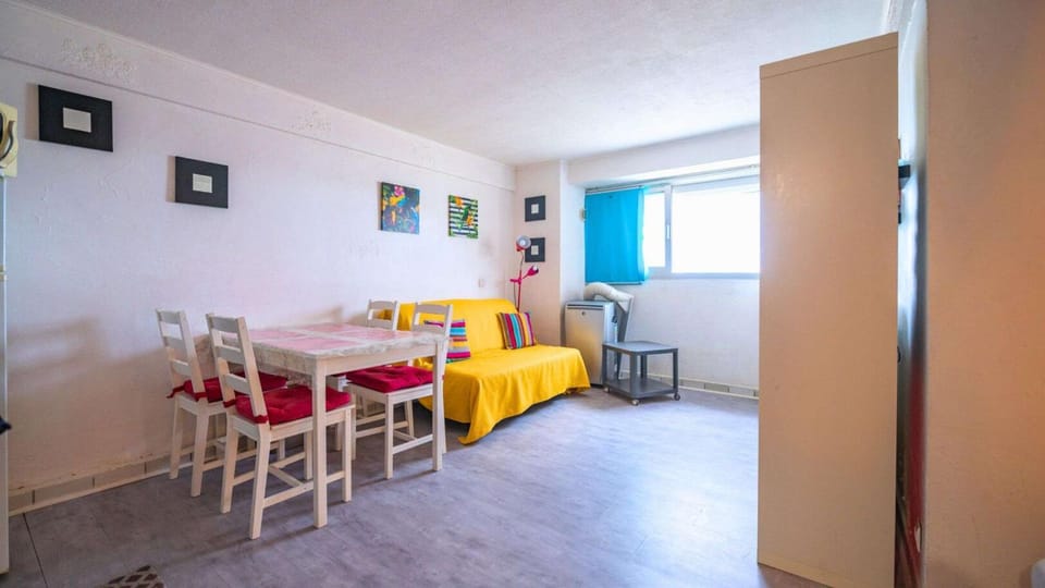T2- pied dans l'eau- clim Apartment in Le Lavandou