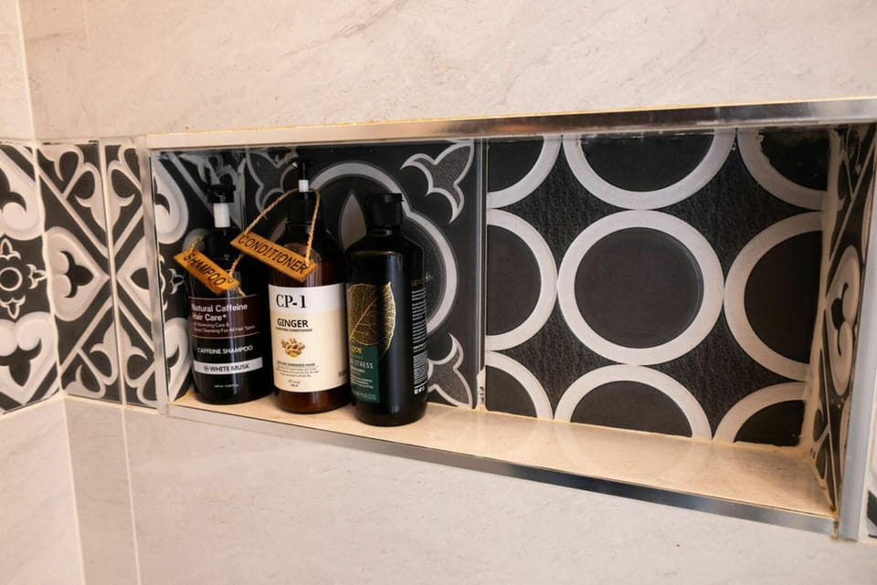 Beach Views Elegant & Modernised 5BD Period Home House in Tramore