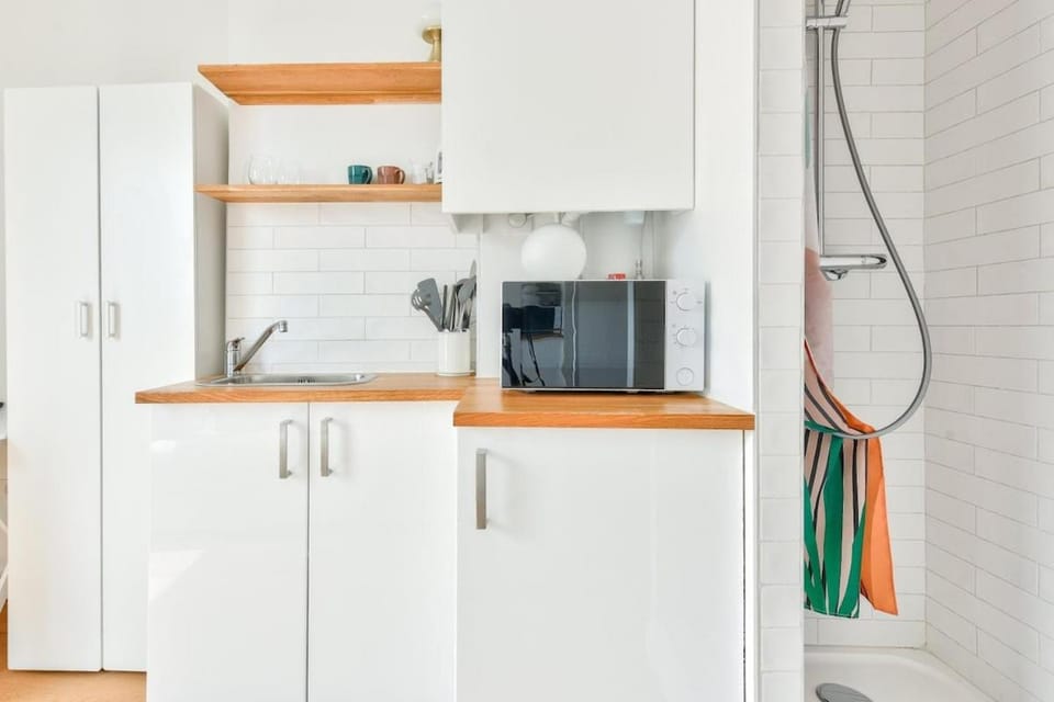 Studio with a panoramic view of the Eiffel Tower Apartment in Paris