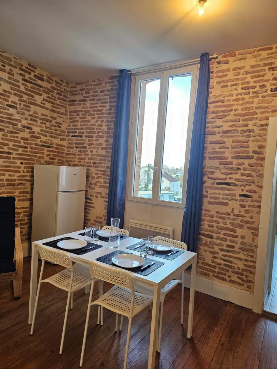 Kitchen or kitchenette, Dining area, minibar, oven
