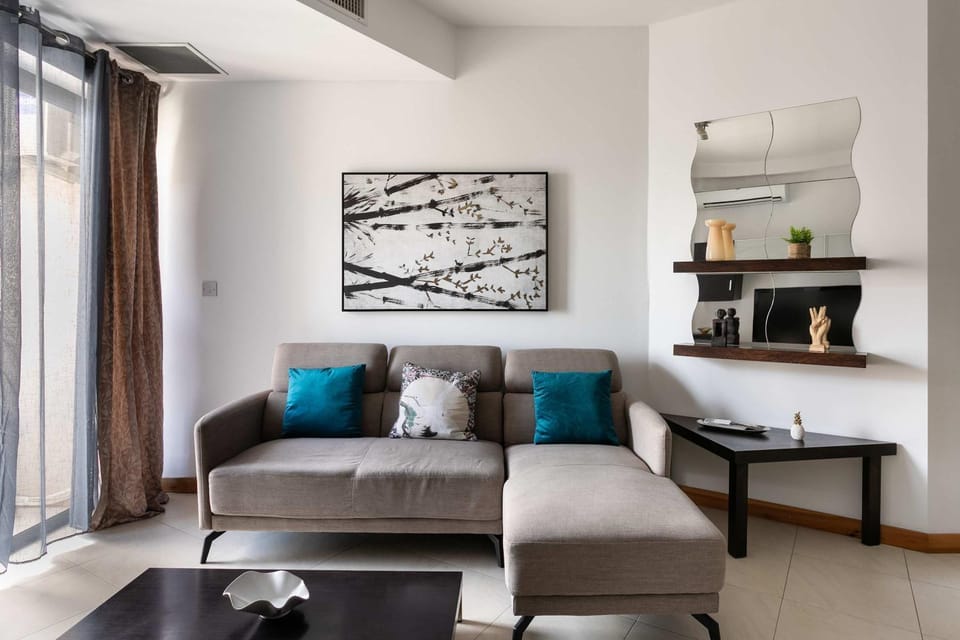 St Julians 2BDR Flat with Seaview by PMI Malta Apartment in Saint Julians