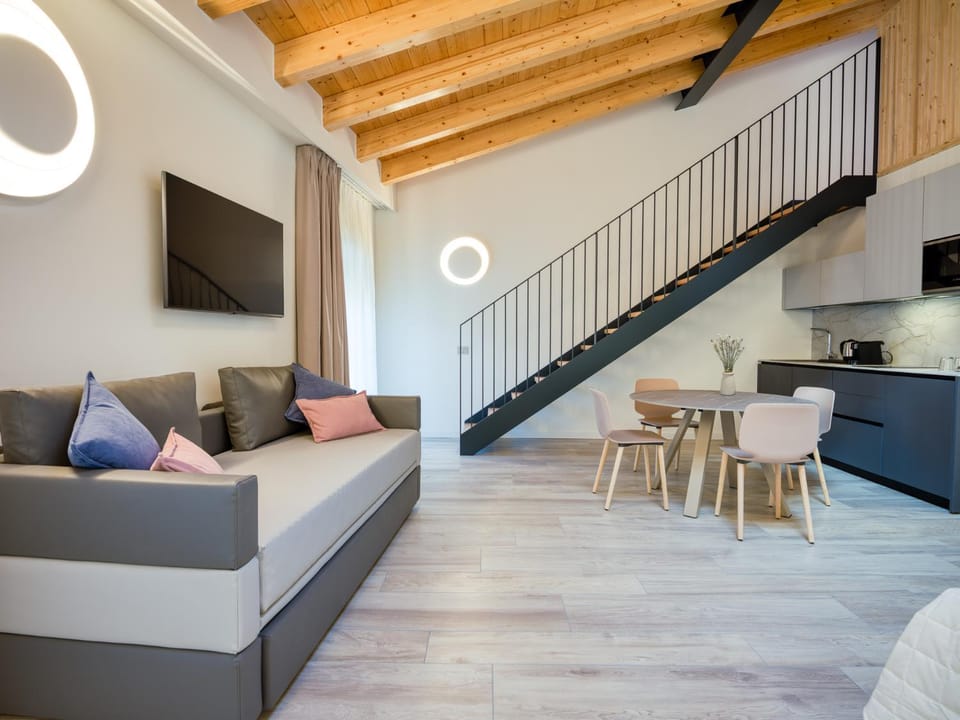 Communal lounge/ TV room, Living room, Seating area